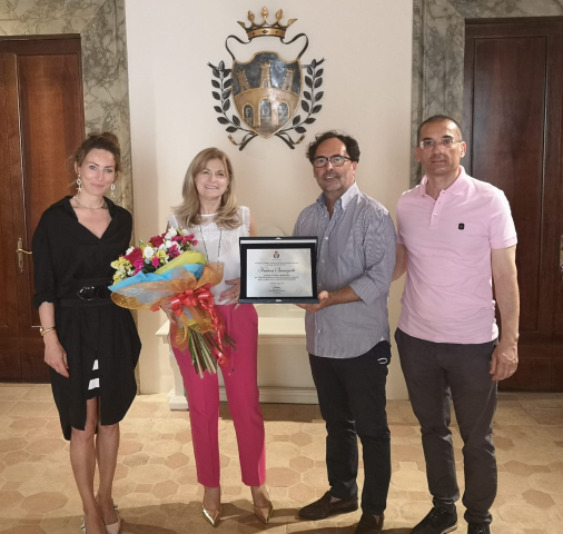 Salutata e ringraziata in Municipio la dirigente scolastica del Campus “Da Vinci” Franca Burzigotti