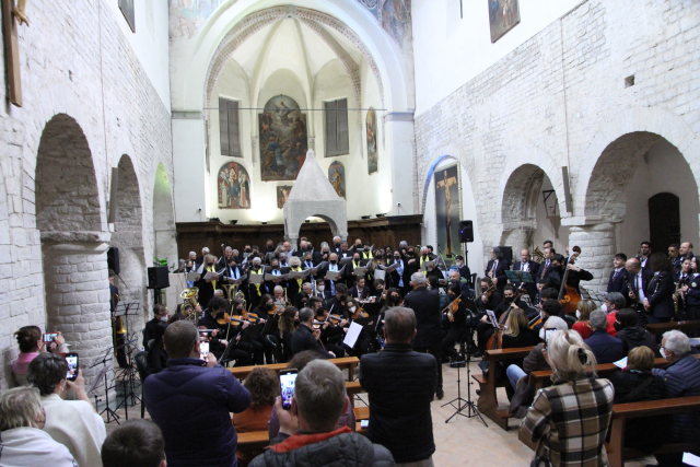 All'Abbazia di Montecorona oltre 100 musicisti per la pace e la libertà in Ucraina