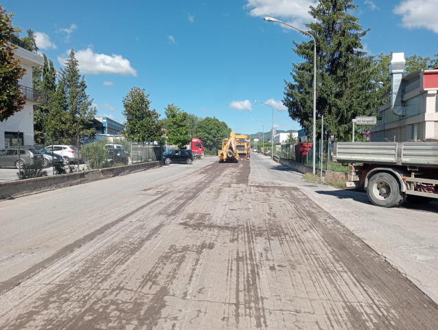 Iniziati nuovi interventi di rifacimento degli asfalti nella zona industriale di via Madonna del Moro
