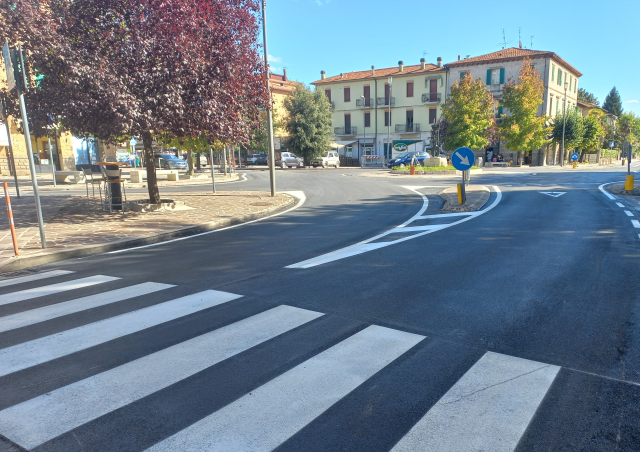 Rotatoria di piazza Gramsci, completati gli interventi di asfaltatura