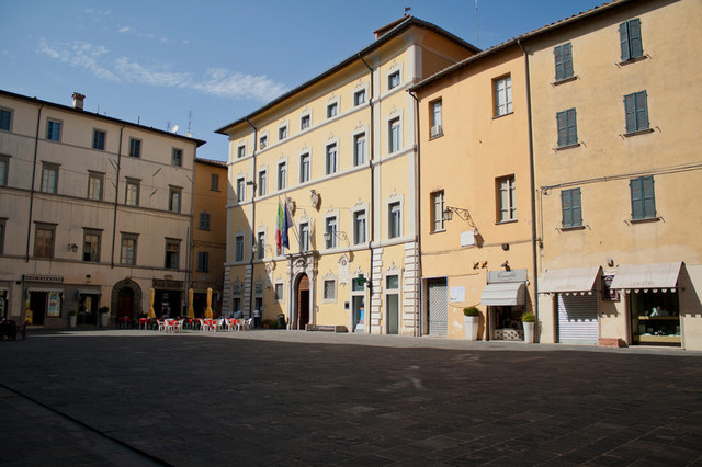Emergenza epidemiologica Covid-19, obbligo di protezione naso-bocca per gli utenti che accedono a negozi e uffici aperti al pubblico