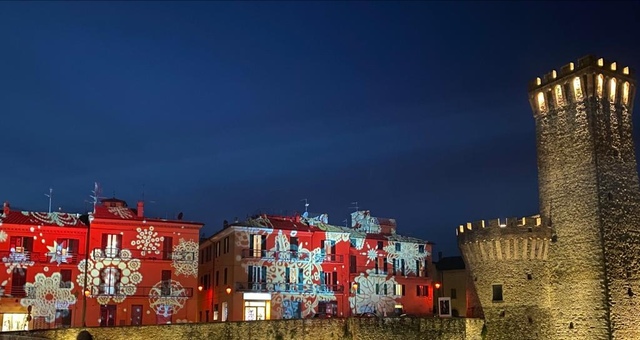Natale in piena sicurezza a Umbertide, iniziato il suggestivo spettacolo di luci in centro storico